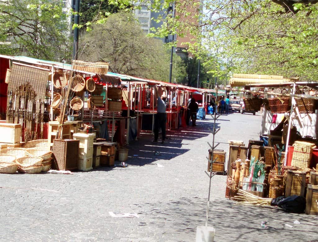 Feria Artesanal De Plaza Italia