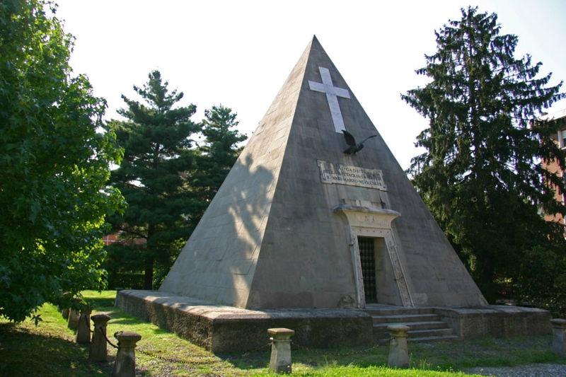 Pirámide de Novara