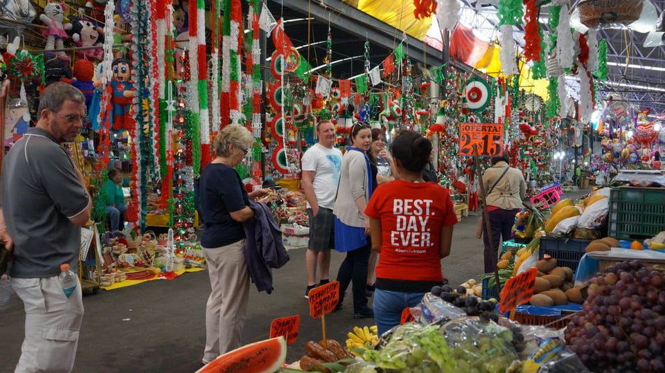 Tour de mercados y comida callejera