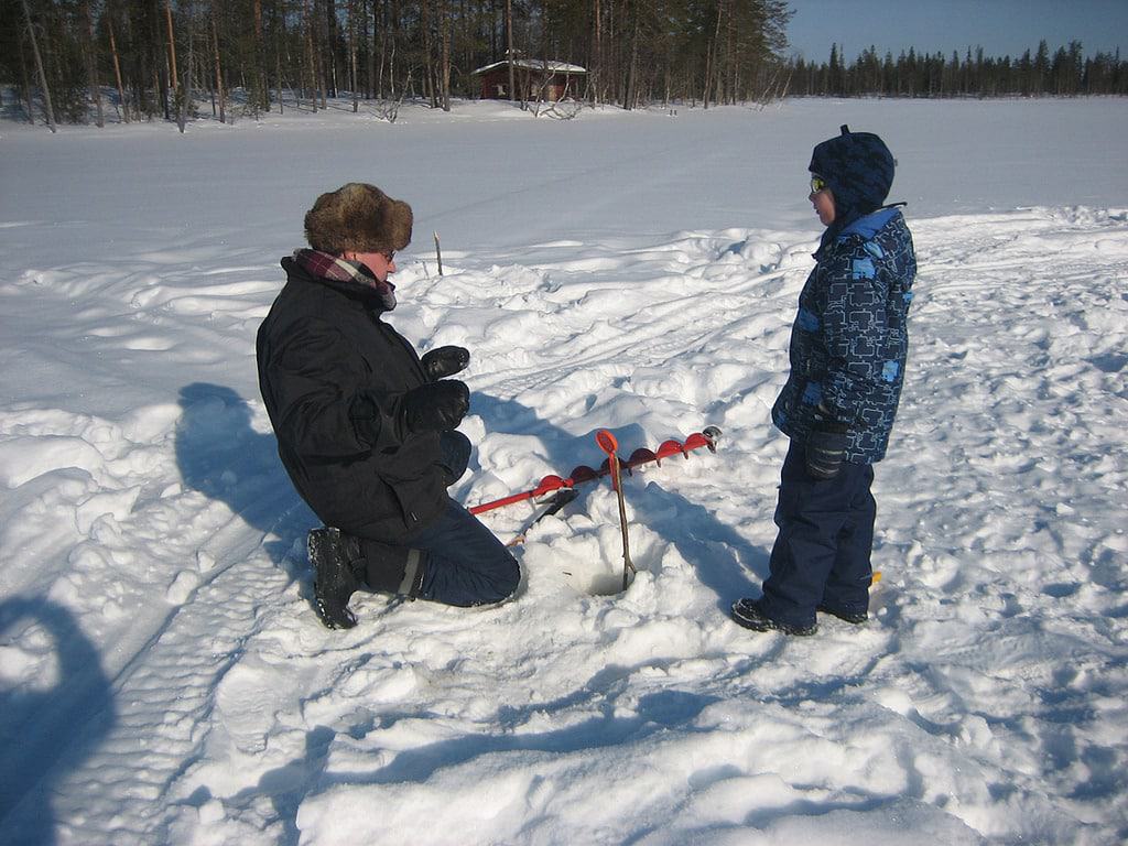 Pesca en el hielo de Laponia