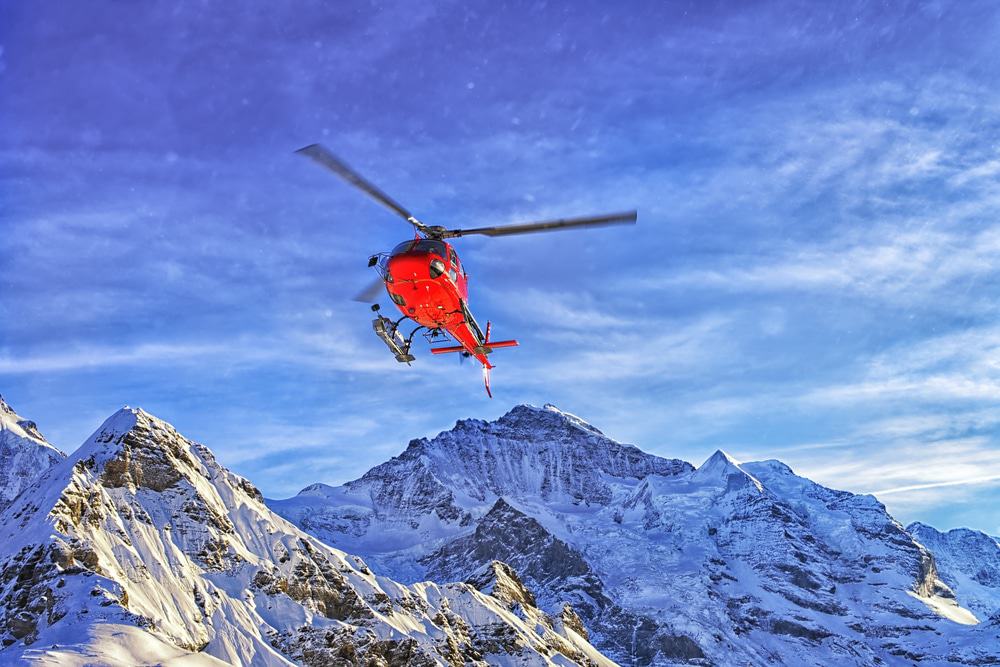 Helicóptero en los Alpes Suizos