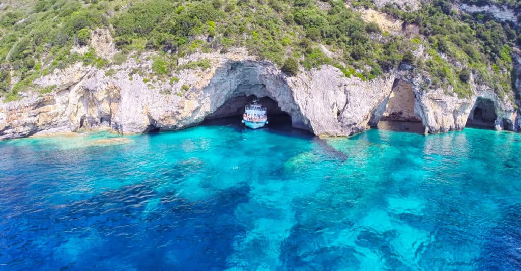 Crucero en barco Antipaxos y cuevas azules de Paxos