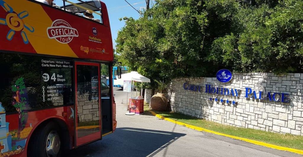 Recorrido en autobús turístico por la ciudad de Corfú con paradas libres