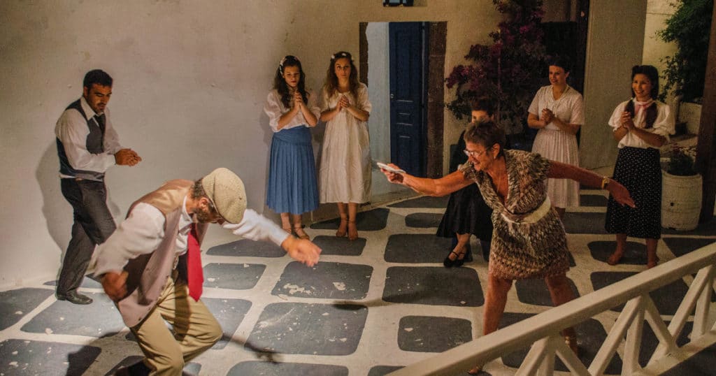 Espectáculo de bodas griegas en White Door Theatre